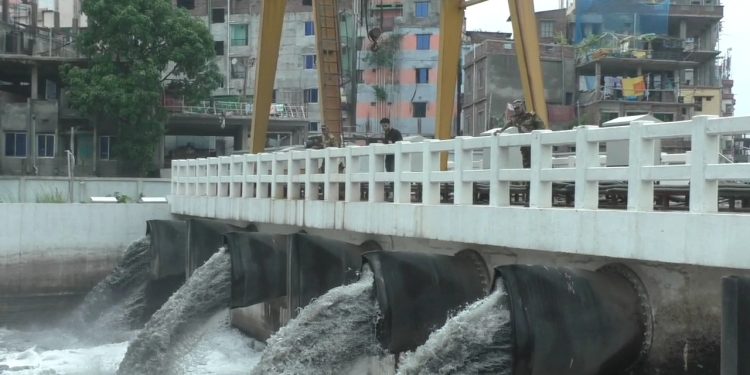 আগামী ২৪ ঘন্টায় ডিএনডি এলাকায় জলবদ্ধতা নিরসনের আশা সেনাবাহিনীর