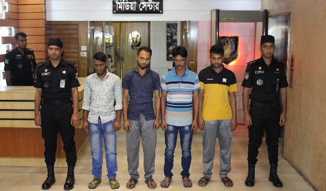 আড়াইহাজারে কিশোরীকে সংঘবদ্ধ ধর্ষণ, গ্রেপ্তার ৪ ডাকাত