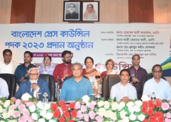 গণমাধ্যমকে দেশ ও জনগণের স্বার্থের পক্ষে দাঁড়ানোর আহ্বান তথ্য প্রতিমন্ত্রীর