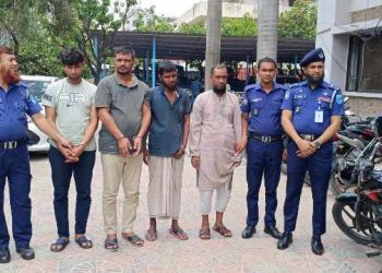 আড়াইহাজারে র‍্যাবের পরিচয়ে ৫২ লক্ষ টাকা ছিনতাই, গ্রেপ্তার ৪