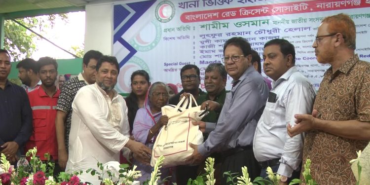 নারায়ণগঞ্জে রেড ক্রিসেন্ট সোসাইটির হাইজিন কিট বিতরণ