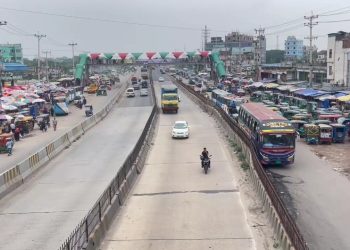 মহাসড়কে ঈদ যাত্রায় নির্বিঘ্নে বাড়ি যাচ্ছে মানুষ