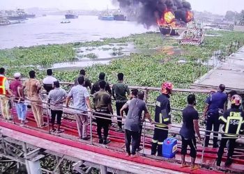 বুড়িগঙ্গায় তেলবাহী ট্রলারে আগুনের ঘটনায় সাত সদস্যের তদন্ত কমিটি গঠন