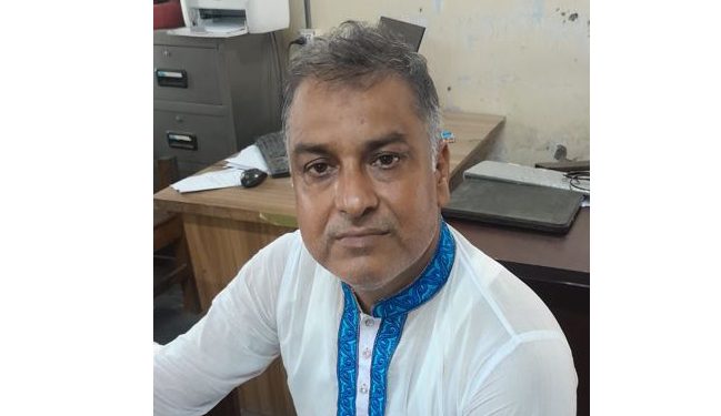 আড়াইহাজারে নারীকে শ্লীলতহানি ও ধর্ষণ চেষ্ঠা মামলায় আওয়ামীলীগ নেতা গ্রেপ্তার