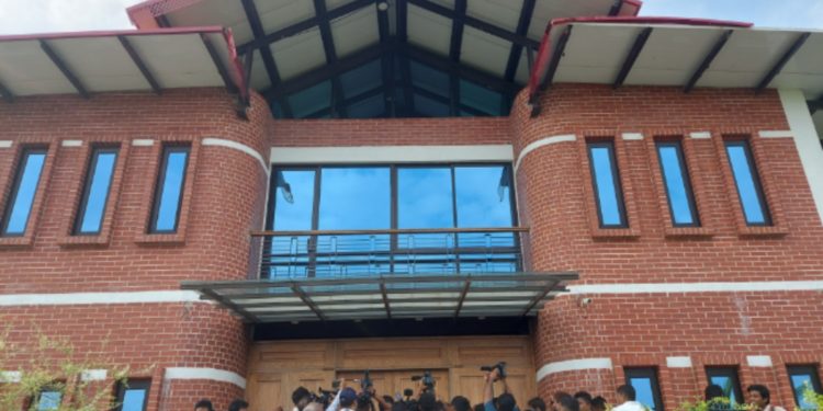 বেনজীর আহমেদের আলিশান ডুপ্লেক্স বাড়ি ক্রোক