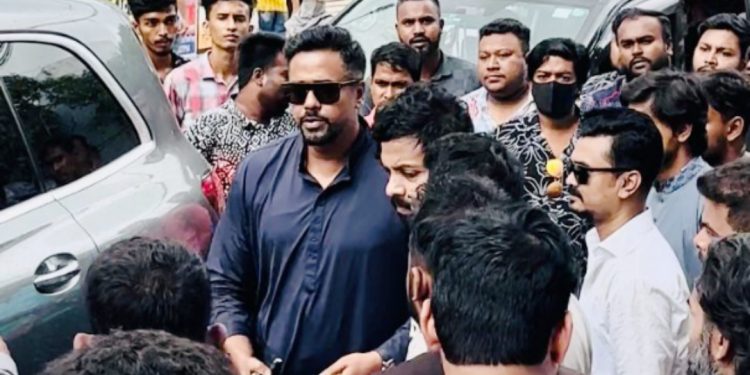 আমাদের যুদ্ধ দেশ বিরোধী ষড়যন্ত্রকারিদের বিরুদ্ধে সাধারণ শিক্ষার্থীদের সাথে নয়-অয়ন ওসমান
