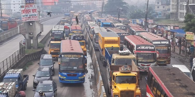 সিদ্ধিরগঞ্জে মহাসড়কে তীব্র যানজট