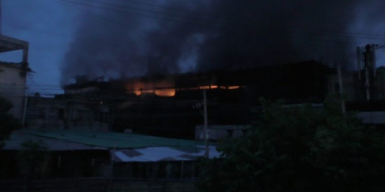 ২১ ঘন্টা পর গাজী টায়ার কারখানার আগুন নিয়ন্ত্রনে