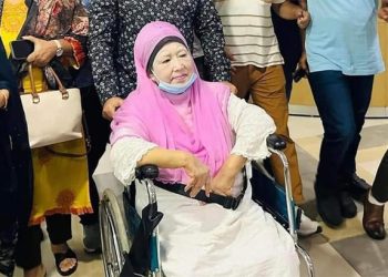 হাসপাতাল থেকে বাসায় ফিরলেন খালেদা জিয়া