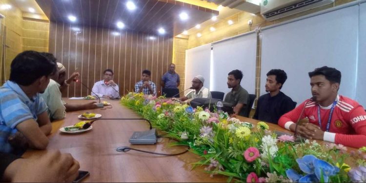 অবশেষে বন্দরে বৈধ স্ট্যান্ড-এ টোল আদায় নিয়ে শিক্ষার্থী, ইজারাদার ও প্রশাসনের সমঝোতা