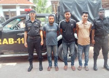 রুপগঞ্জে ফেন্সিডিল সহ আটক ৩