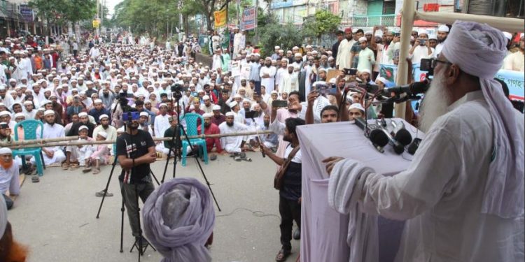 ফিলিস্তিনে ও লেবাননে ইসরায়েলী গণ*হ*ত্যার প্রতিবাদে আলেমদের বিক্ষোভ সমাবেশ