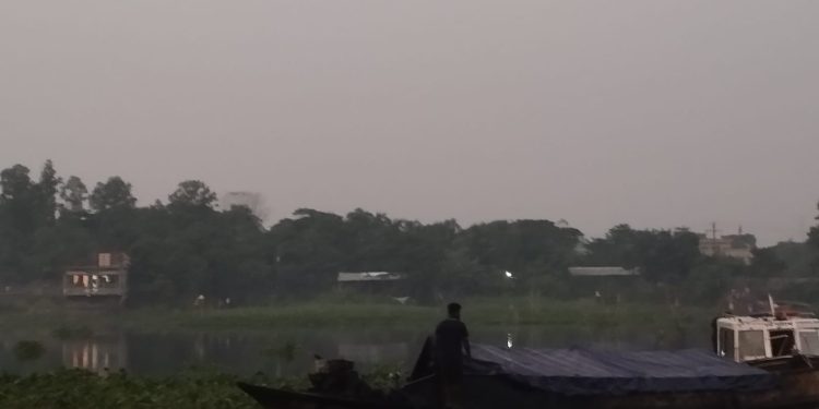 যৌথ বাহিনীর অভিযানে লুট হওয়া ৫০ হাজার লিটার ফার্নেস তেল উদ্ধার॥ দুটি ট্রলার আটক