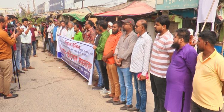 সাংবাদিক এবং ফতুল্লা প্রেসক্লাবকে হু*মকী দেয়ার প্রতিবাদে সাংবাদিক সমাজের বিক্ষোভ