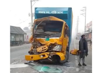বন্দরে ট্রাক-কাভার্ডভ্যান সংঘ*র্ষে চালকের মৃ*ত্যু