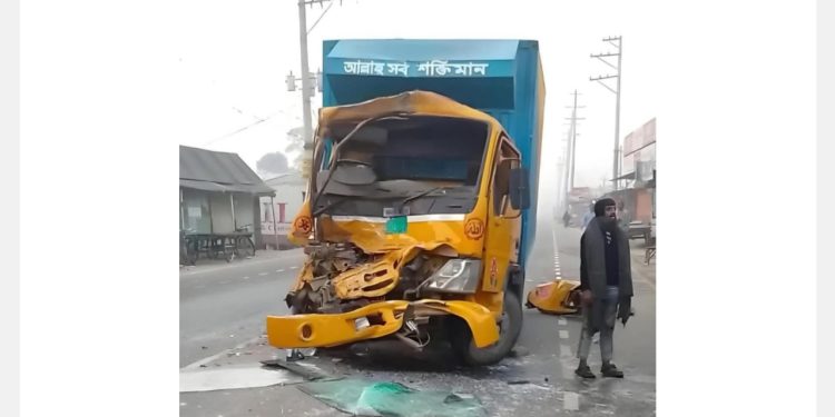 বন্দরে ট্রাক-কাভার্ডভ্যান সংঘ*র্ষে চালকের মৃ*ত্যু