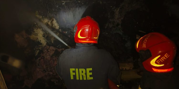 ফতুল্লায় মার্কেটে অগ্নিকান্ড॥ চারটি দোকান ভস্মীভূত