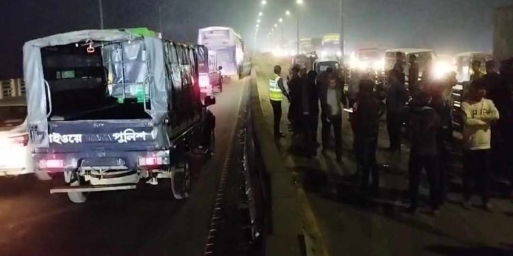 সোনারগাঁয়ে সড়ক দু*র্ঘটনায় দুই মোটরসাইকেল আরোহী নি*হত