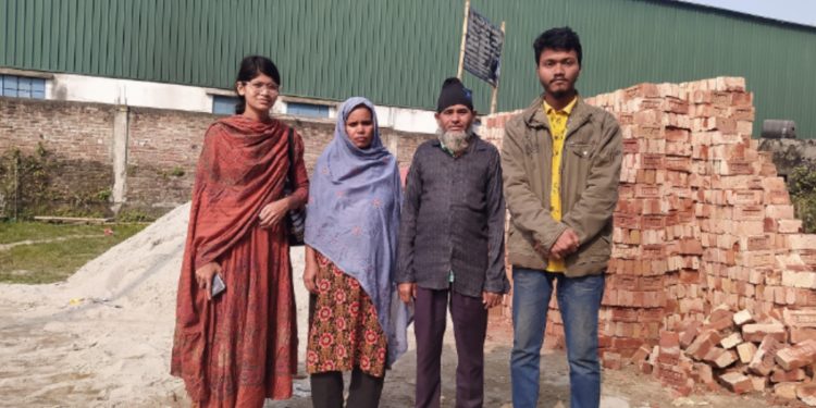 “এখনো কেউ কোনো খোঁজ খবর নেয় নাই”, শহীদ নাঈমের বাবা