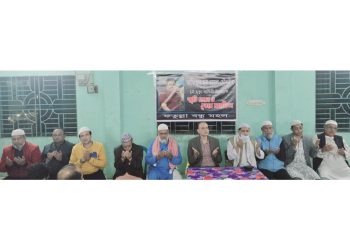 ফতুল্লায় আজিজুল হক চৌধুরীর মৃত্যুবার্ষিকীতে বন্ধু মহলের দোয়া