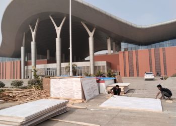 ছাত্র আ*ন্দো*লনের আদলে সাজছে এবারের বাণিজ্য মেলার ফটক