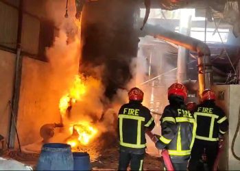 ফতুল্লায় ডায়িং কারখানায় বয়লারে আগুন: পুড়ে গেছে কাপড় ও মেশিন