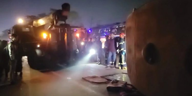 সোনারগায়ে সড়ক দূ*র্ঘট*নায় যুবক নি*হ*ত