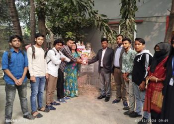 বেগম রোকেয়া দিবসে রোকেয়া ভাস্কর্যে সমাজতান্ত্রিক মহিলা ফোরাম’র পুষ্পমাল্য অর্পন