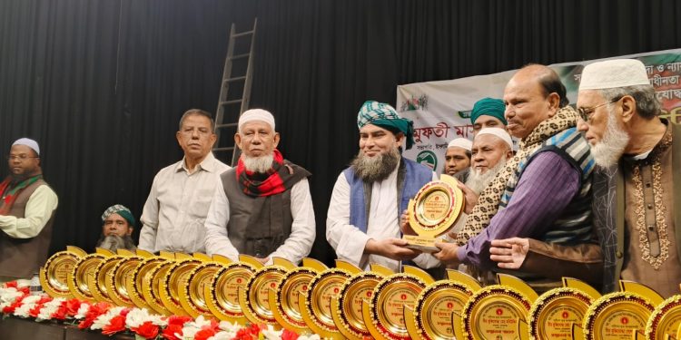 বীর মুক্তিযোদ্ধাদের সম্মাননা দিল ইসলামী আন্দোলন বাংলাদেশ