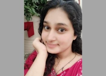 ফতুল্লায় গৃহবধূর ঝুলন্ত লা-শ উদ্ধার, স্বজনদের দাবি ‘পরিকল্পিত হ-ত্যাকাণ্ড