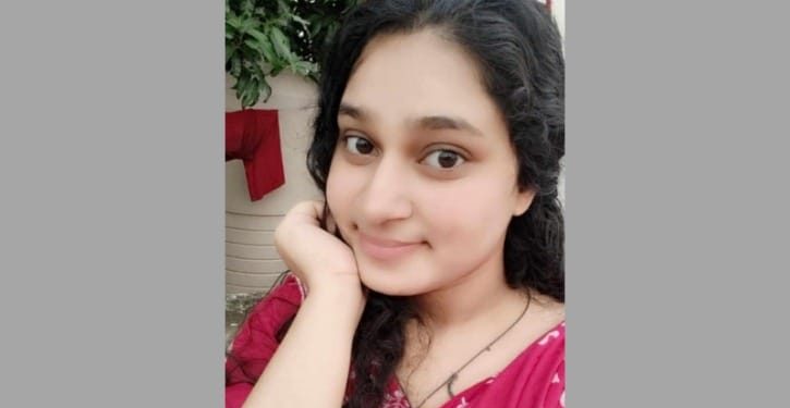 ফতুল্লায় গৃহবধূর ঝুলন্ত লা-শ উদ্ধার, স্বজনদের দাবি ‘পরিকল্পিত হ-ত্যাকাণ্ড