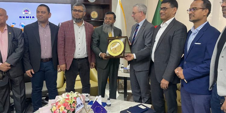 না’গঞ্জে পোশাক কারখানা ও বিকেএমইএ পরিদর্শনে ইইউ রাষ্ট্রদূত