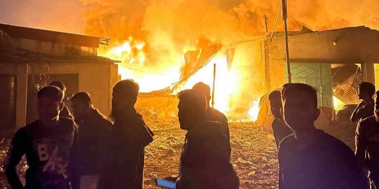 আতশবাজির আগুনে ভস্ম পলিথিন কারখানা