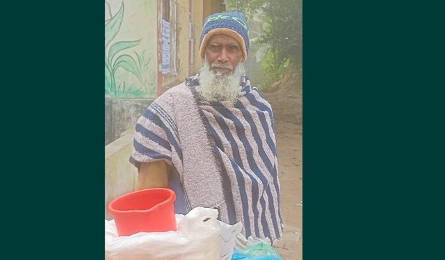 সোনারগাঁওয়ে ঝালমুড়ি বিক্রেতা লাট মিয়ার ৬০ বছরের সফলতার গল্প