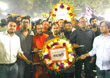 ভাষা শহীদদের প্রতি ফতুল্লা প্রেস ক্লাব নেতৃবৃন্দের শ্রদ্ধা নিবেদন