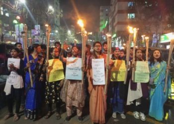 নারী ও শিশু ধর্ষকদের সর্বোচ্চ শাস্তির দাবিতে না’গঞ্জে মশাল মিছিল