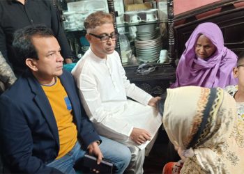 নিহত স্বেচ্ছাসেবক দল নেতার পরিবারের পাশে জেলা বিএনপি