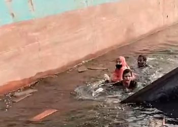 নারায়ণগঞ্জে শীতলক্ষ্যা নদীতে বাল্কহেডের ধাক্কায় নৌকাডুবি