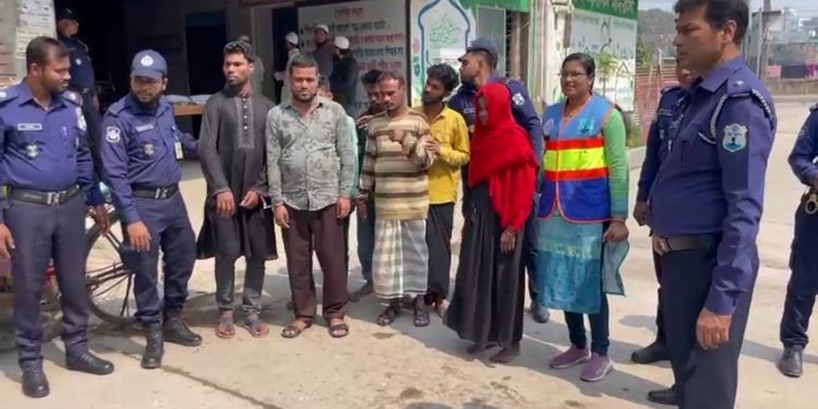 সিদ্ধিরগঞ্জে অটো রিকশা ছিনতাই চক্রের সক্রিয় সাত সদস্য গ্রেপ্তার