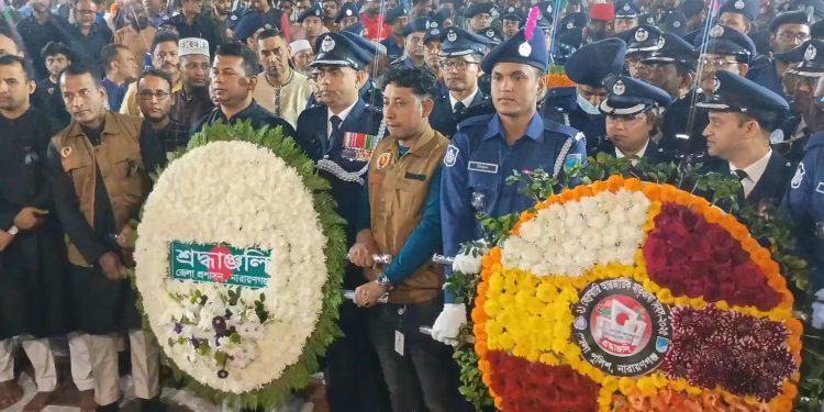 প্রথম প্রহরে ভাষা শহীদদের শ্রদ্ধাভরে স্মরন করলো নারায়ণগঞ্জবাসী