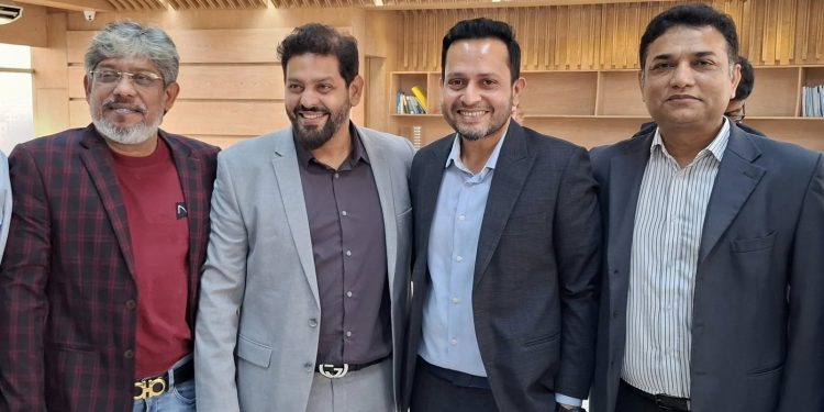 চেম্বার অব কমার্স’র সভাপতি দিপু ও সহ সভাপতি সোহেল ও জাফর