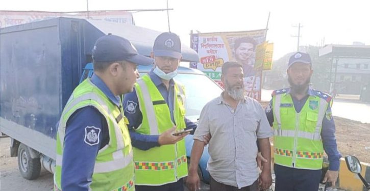 মৌচাকে বিপুল পরিমাণ নিষিদ্ধ পলিথিন জব্দ