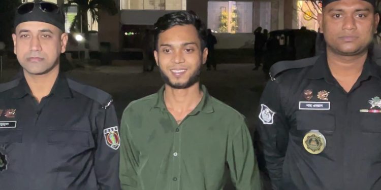 ফতুল্লায় স্ত্রীকে দলবদ্ধ ধর্ষণ মামলায় গ্রেফতার ২