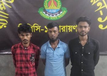 বন্দরে ১০০ বোতল ফেনসিডিল সহ ৩ জন আটক