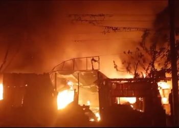 রুপগঞ্জে গ্রীন সিটি মার্কেট ভয়াবহ আগুন