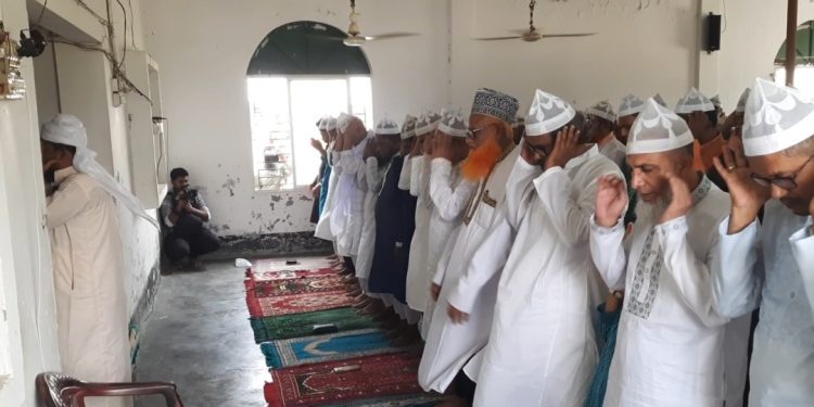 সৌদির সঙ্গে মিল রেখে ফতুল্লায় ঈদ উদযাপন