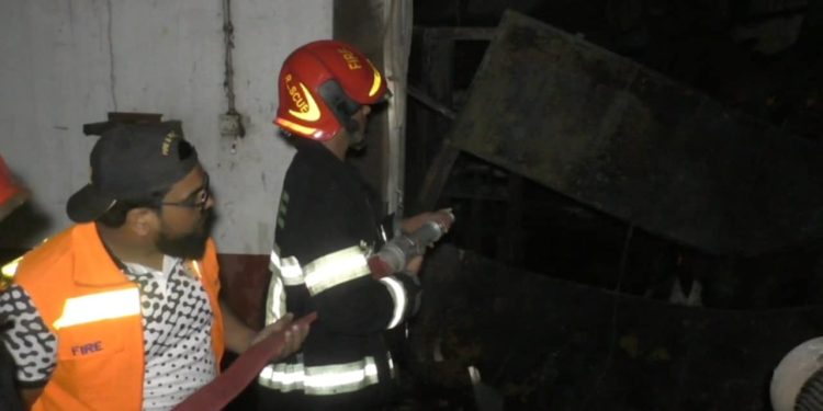 ফতুল্লায় চিপস প্যাকেট তৈরির কারখানায় ভয়াবহ অগ্নিকান্ড