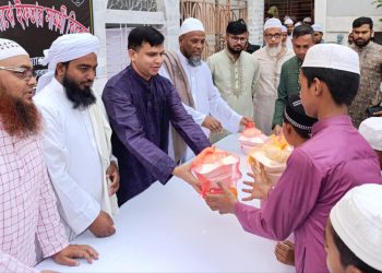 সিদ্ধিরগঞ্জে এতিমদের মাঝে র‍্যাবের ইফতার বিতরণ