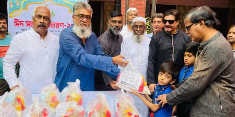 ৪ শত শিক্ষার্থীকে বিদ্যা নিকেতন ট্রাষ্টের ঈদ উপহার প্রদান