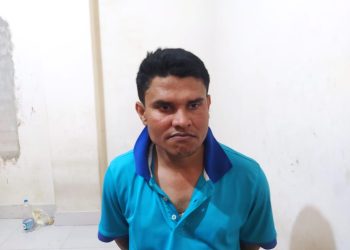 আড়াইহাজারে ইয়াবাসহ স্বেচ্ছাসেবকদল নেতা গ্রেফতার